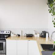 7 būdai, kaip pigiai atnaujinti virtuvės interjerą