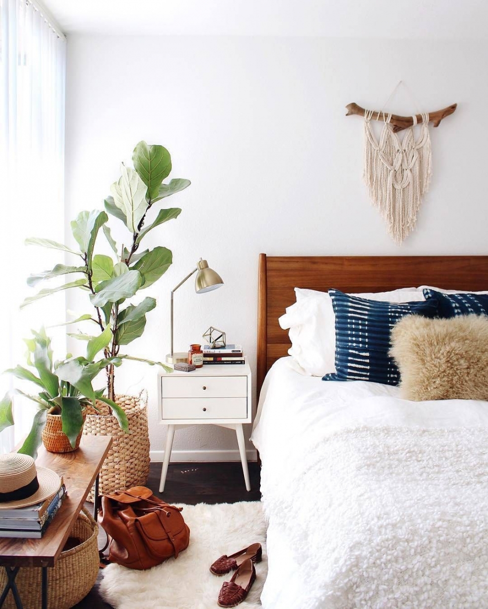 Mid-century-modern-bedroom