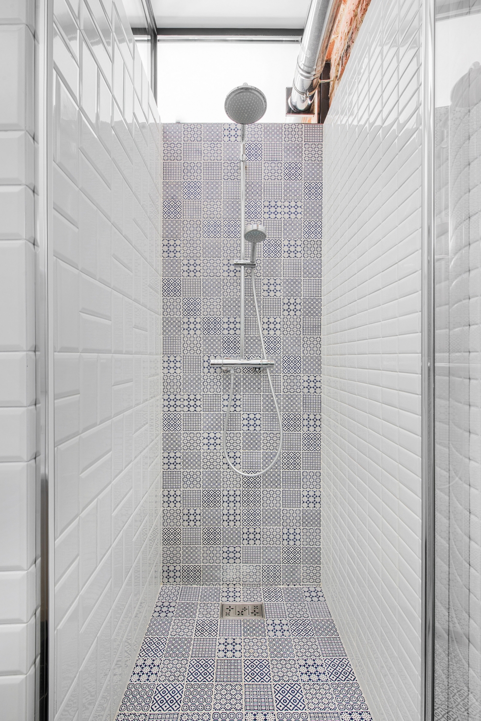 shower between walls