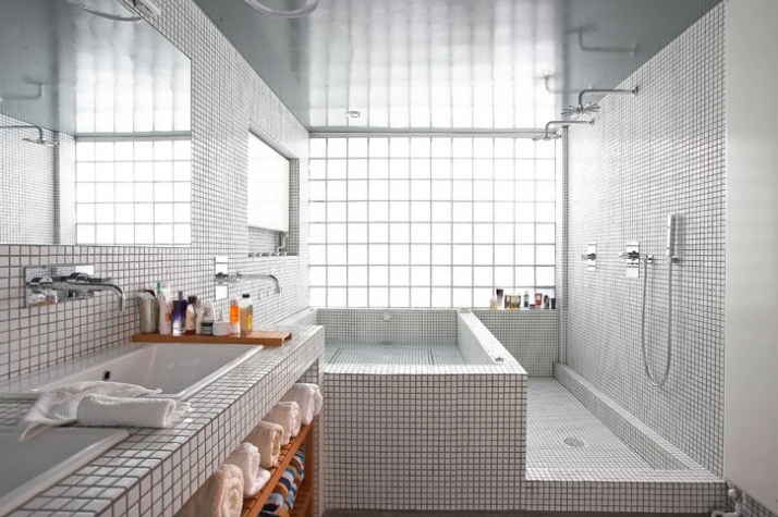bathroom interior mosaic tiles